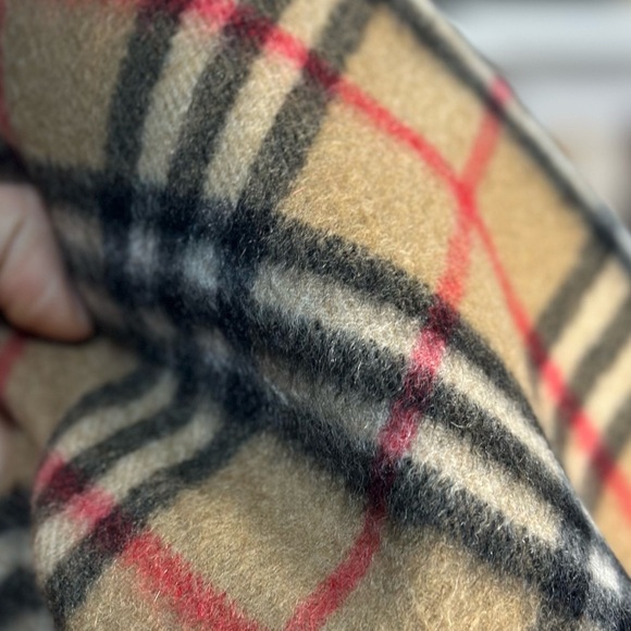 Burberry Accessories - Burberry Classic Cashmere Scarf